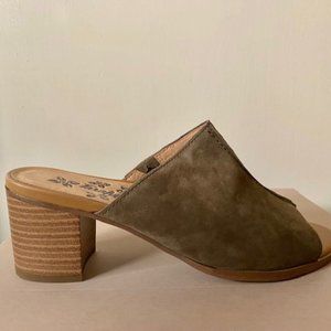 NEW - Tara M Imara Khaki size 8